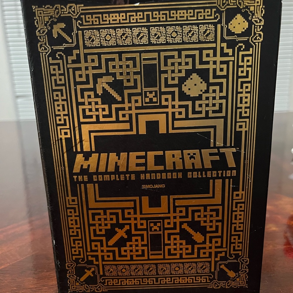 The Complete Handbook Collection — Black & Gold Edition MINECRAFT